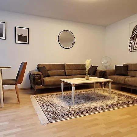 61qm - Sehr Schoene Vollmoeblierte In Appartement *