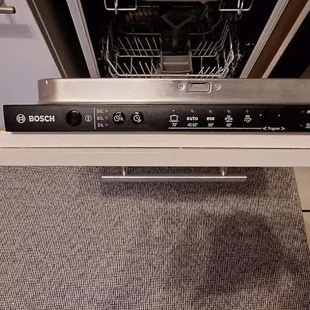 61qm - Sehr Schoene Vollmoeblierte In Herzogenrath