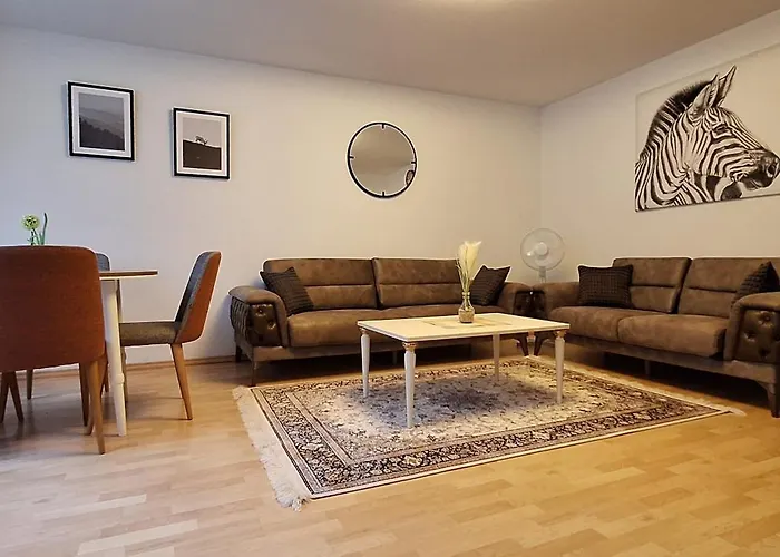 61qm - Sehr Schoene Vollmoeblierte In 公寓 *