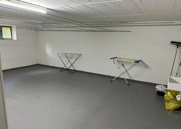 61qm - Sehr Schoene Vollmoeblierte In 公寓